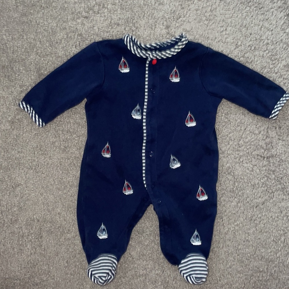 🏷5 for $25🏷 Little Me newborn boys onesie